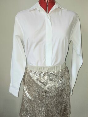 Women's Crisp White Blouse With Embroidered Color And Tailored Stitching